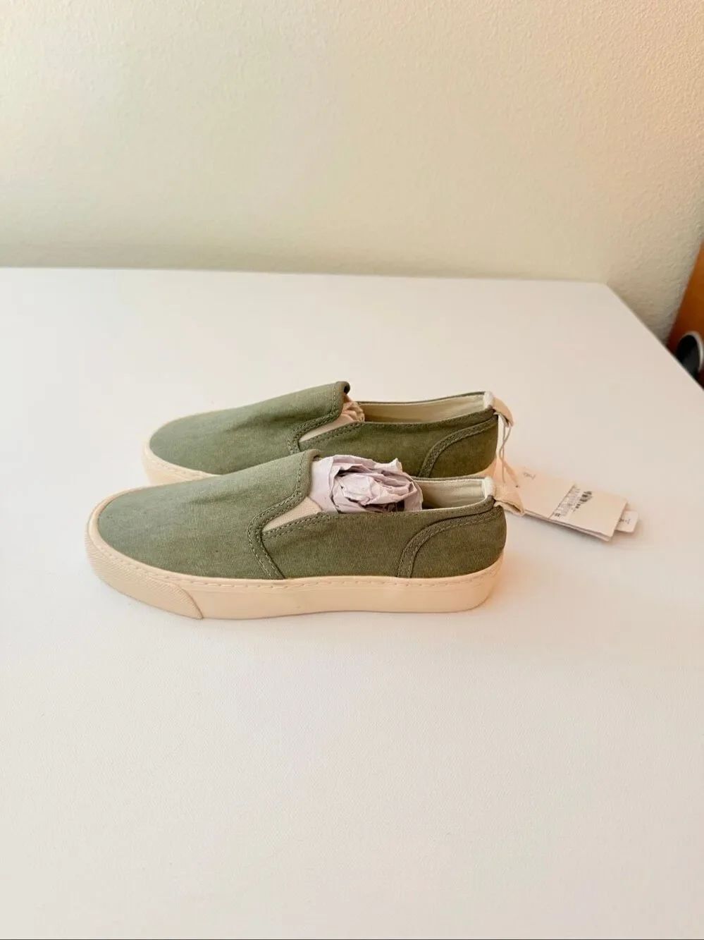 ZARA KIDS/ SLIP ON SNEAKERS Green size 2